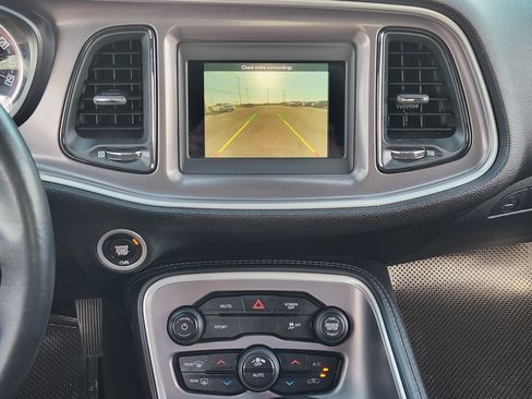 Used 2022 Dodge Challenger SXT RWD image 17