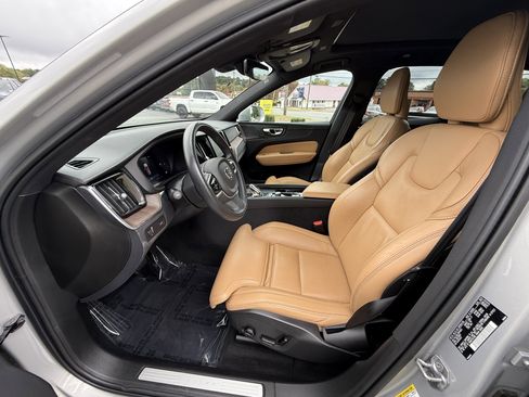 Used 2022 Volvo XC60 B5 Inscription w/ Advanced Package image 16