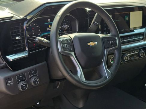 Used 2024 Chevrolet Silverado 1500 LT AWD/4WD image 8