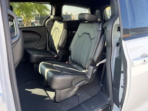 New 2026 Chrysler Pacifica Select w/ S Appearance Package image 17