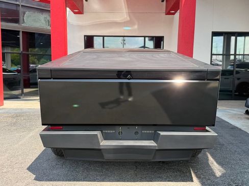 Used 2024 Tesla Cybertruck AWD Crew Cab image 9