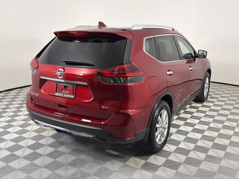 Used 2018 Nissan Rogue SV w/ Premium Package FWD image 5