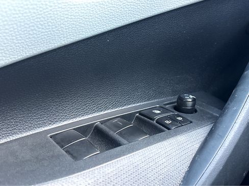 Used 2020 Toyota Corolla LE image 17