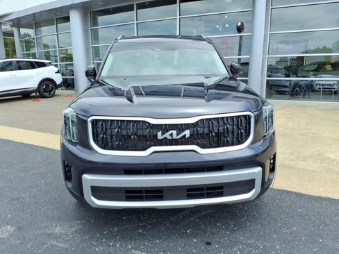 Used 2025 Kia Telluride EX w/ EX Captain's Chair Package AWD/4WD image 2