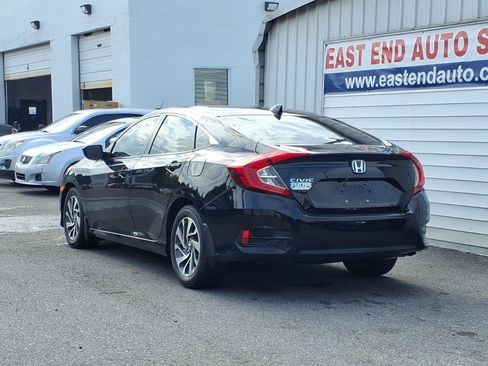 Used 2018 Honda Civic EX image 3