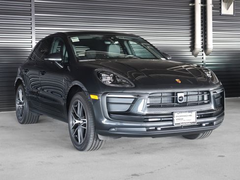 Used 2025 Porsche Macan image 7