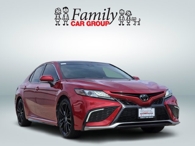 Used 2023 Toyota Camry XSE FWD image 2