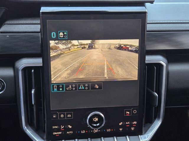 Used 2025 GMC Acadia Elevation w/ Elevation Premium Package FWD image 17
