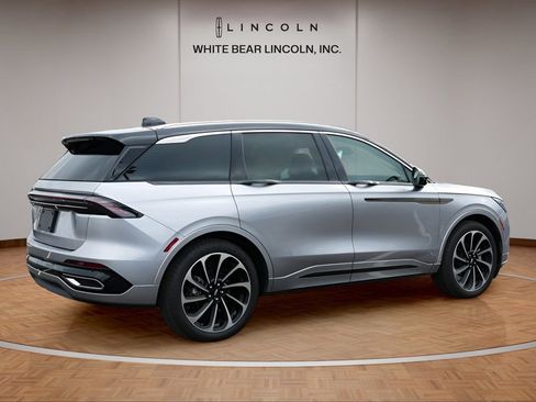 Used 2025 Lincoln Nautilus Black Label image 5