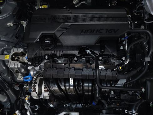 Used 2025 Hyundai Elantra SE image 30