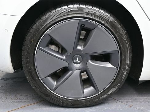 Used 2022 Tesla Model 3 Standard Range image 14