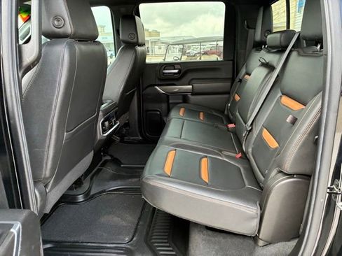 Used 2022 GMC Sierra 2500 AT4 w/ AT4 Preferred Package AWD/4WD image 12