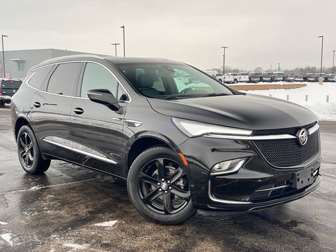 Used 2024 Buick Enclave Essence w/ Experience Buick Package image 5