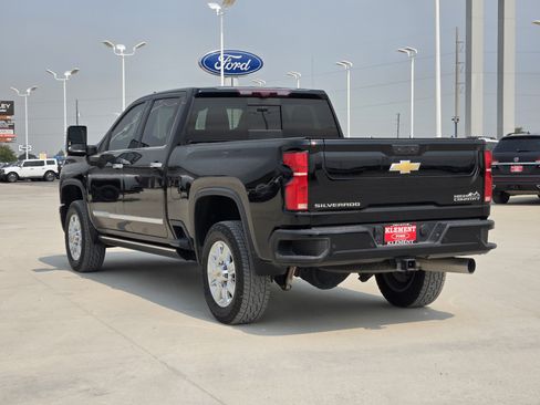 Used 2024 Chevrolet Silverado 2500 High Country w/ High Country Premium Package AWD/4WD image 5