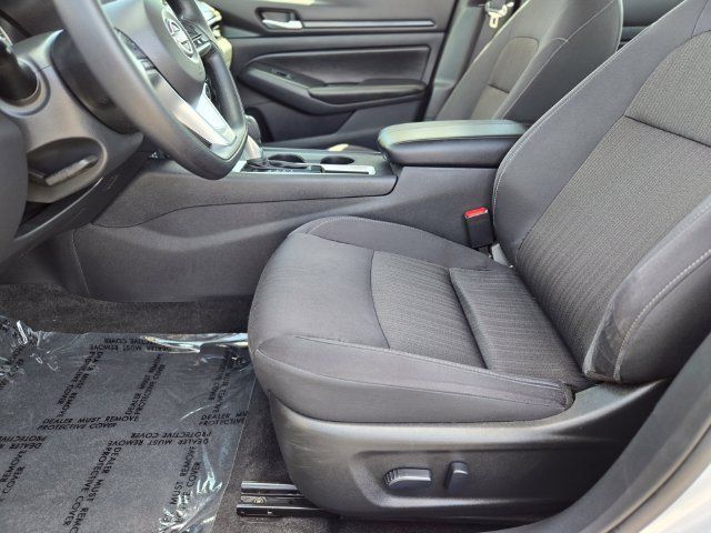 Used 2025 Nissan Altima 2.5 SV FWD image 15