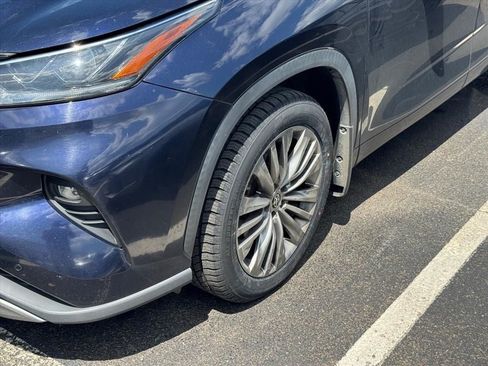 Used 2020 Toyota Highlander Platinum AWD/4WD image 2
