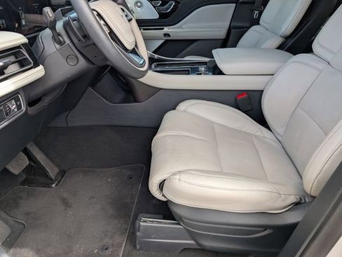Used 2025 Lincoln Aviator Reserve w/ Equipment Group 201A AWD/4WD image 15
