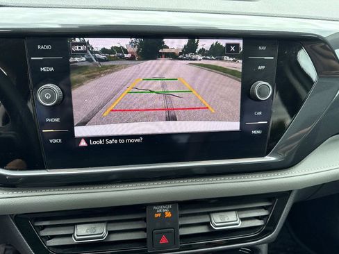 Certified 2022 Volkswagen Taos SEL w/ Panoramic Sunroof Package image 24