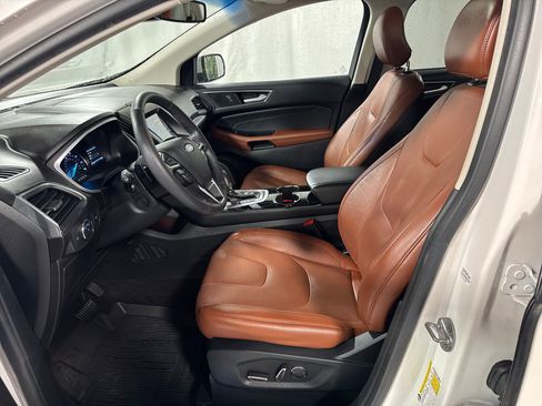 Used 2018 Ford Edge Titanium w/ Equipment Group 302A AWD/4WD image 3
