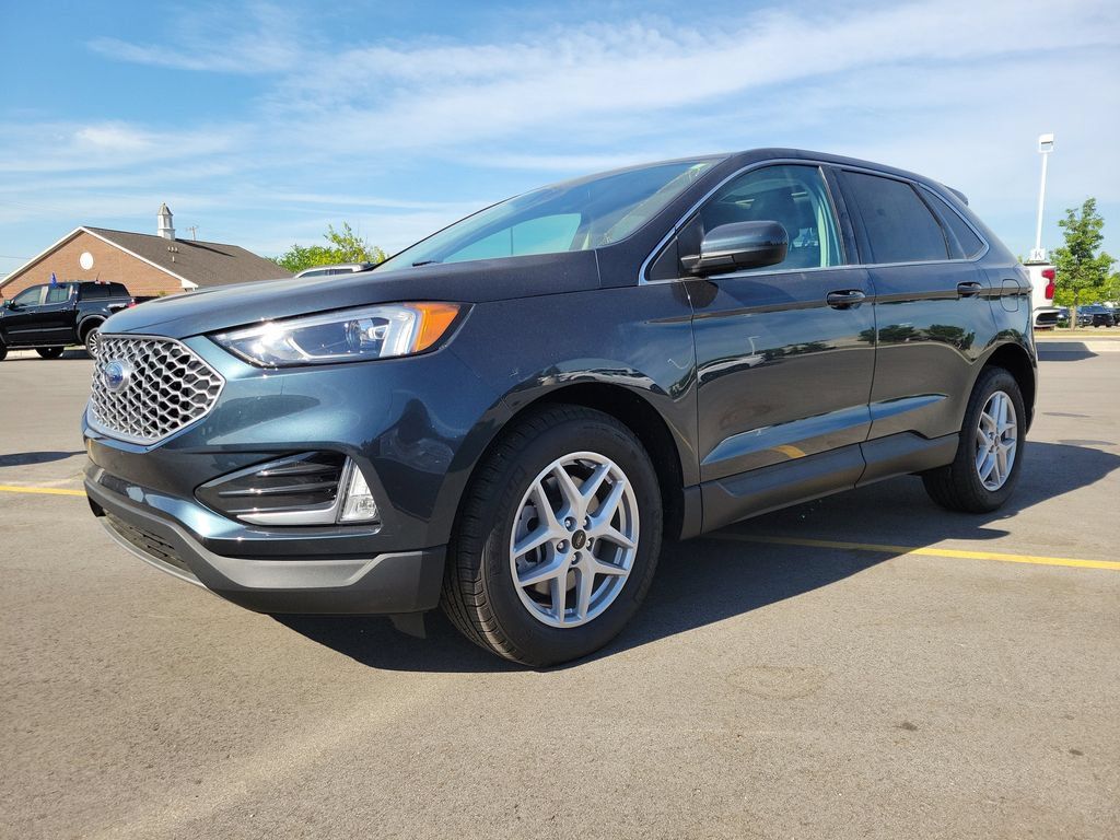 Used 2024 Ford Edge SEL w/ Convenience Package AWD/4WD image 2