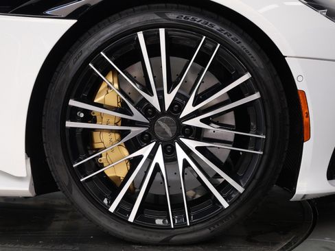 Used 2022 Aston Martin DBS Superleggera Volante RWD image 38