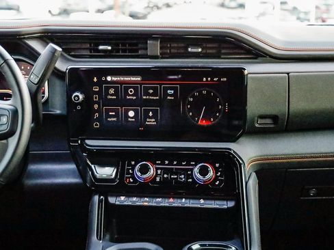 Used 2025 GMC Sierra 2500 AT4 image 16