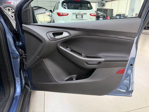 Used 2018 Ford Focus SEL w/ Cold Weather Package FWD image 16
