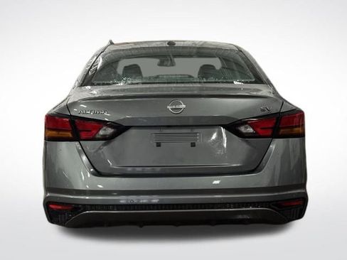 Used 2024 Nissan Altima 2.5 SV image 8