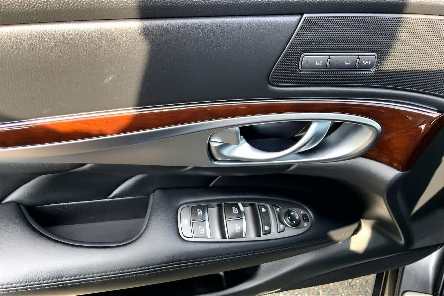 Used 2019 INFINITI Q70 L 3.7 AWD/4WD image 35