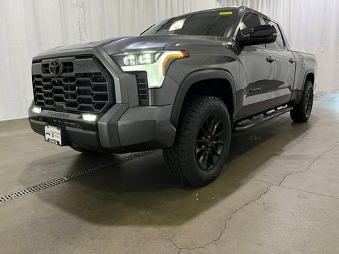 Used 2025 Toyota Tundra Limited w/ TRD Off-Road Package AWD/4WD image 24