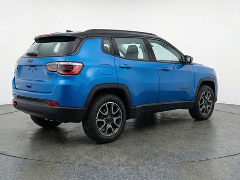 Used 2025 Jeep Compass Trailhawk image 9