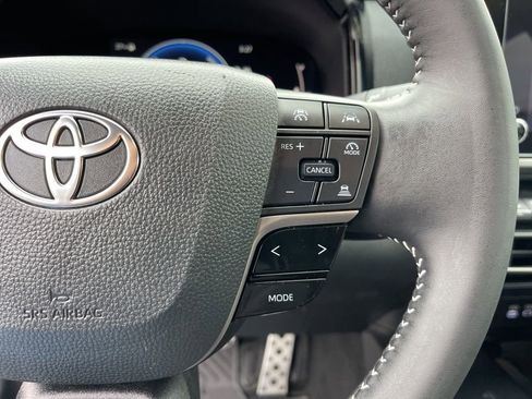 Certified 2025 Toyota Camry SE w/ Convenience Package image 18