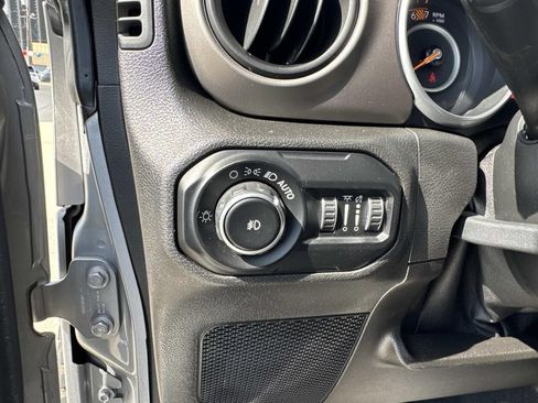 Used 2018 Jeep Wrangler Unlimited Sport S AWD/4WD image 20