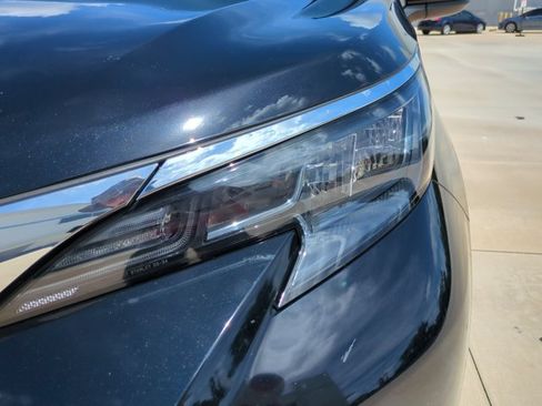 Used 2024 Toyota Sienna XLE FWD image 6