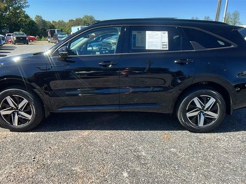 Used 2023 Kia Sorento EX w/ Panoramic Sunroof Package image 8