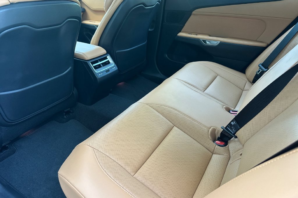 Used 2026 Lexus ES 350e w/ Convenience Package FWD image 12
