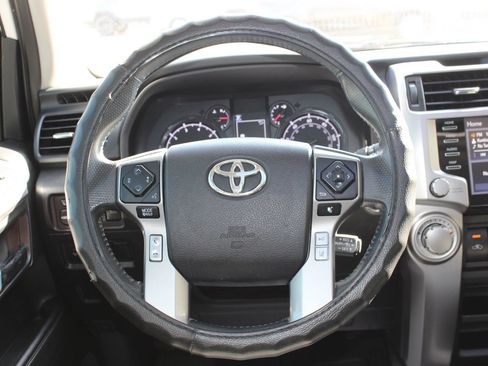 Used 2020 Toyota 4Runner SR5 Premium w/ Moonroof Package RWD image 20