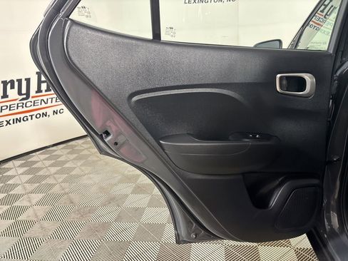 Used 2025 Hyundai Venue SEL FWD image 20