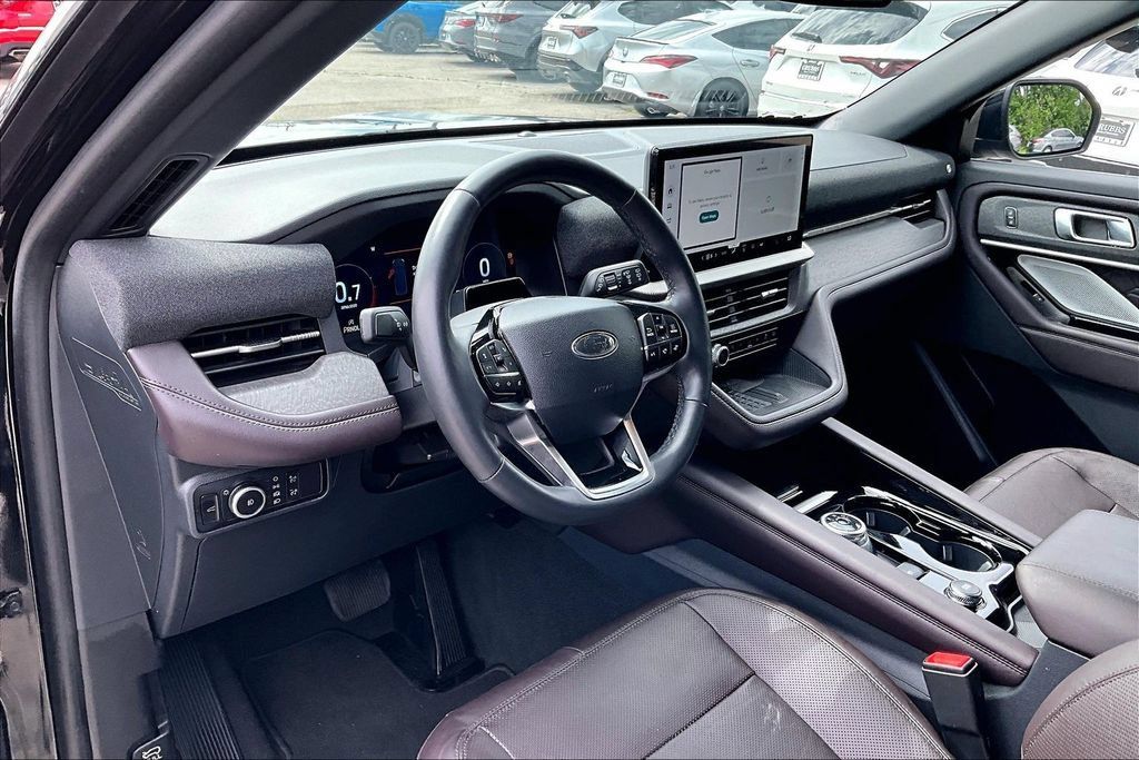 Used 2025 Ford Explorer Platinum w/ LUX Leather Package AWD/4WD image 14