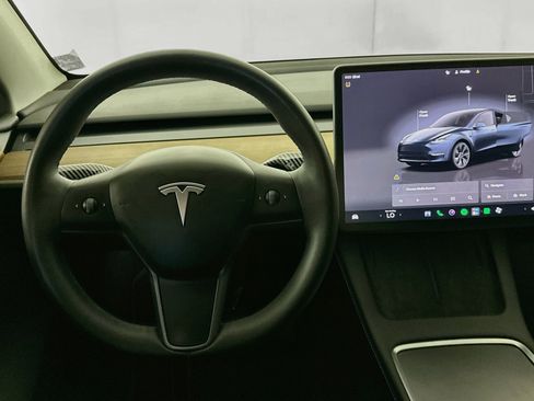 Used 2024 Tesla Model Y Long Range AWD/4WD image 16