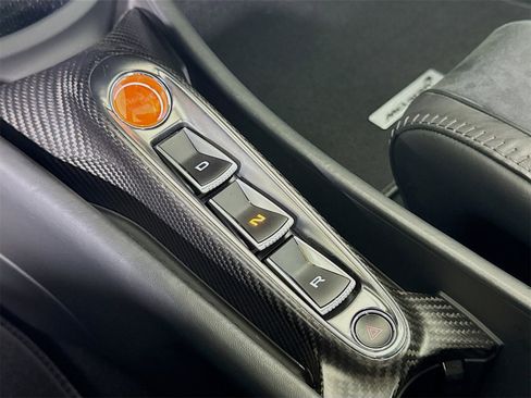 Used 2025 McLaren Artura Performance image 14