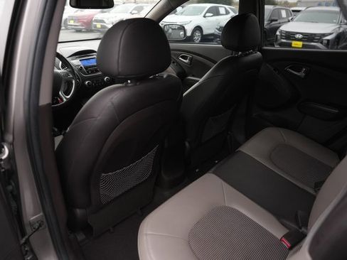 Used 2012 Hyundai Tucson GLS image 11