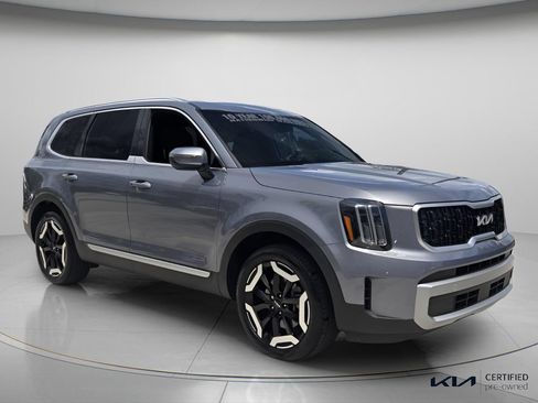 Certified 2023 Kia Telluride EX w/ EX Captain's Chair Package FWD image 9