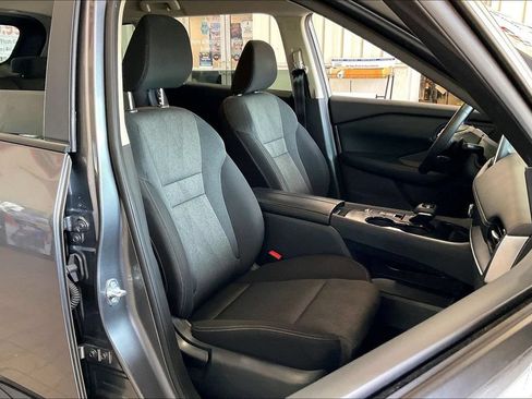 Used 2025 Nissan Rogue SV FWD image 21