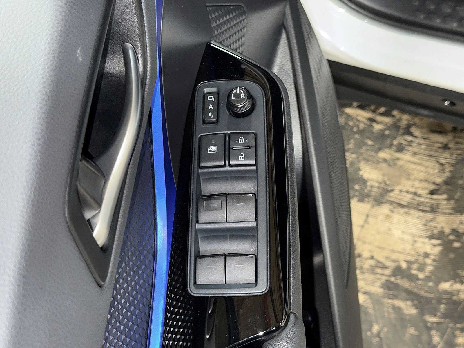 Used 2022 Toyota C-HR XLE FWD image 22