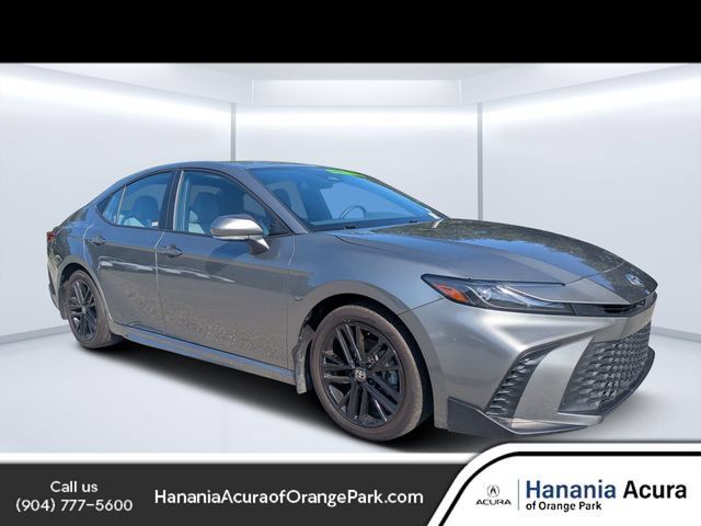 Used 2025 Toyota Camry SE FWD image 1
