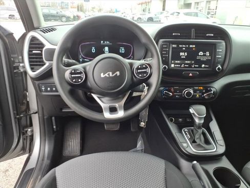 Used 2023 Kia Soul LX w/ LX Technology Package image 13
