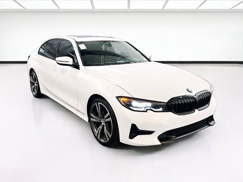 Used 2022 BMW 330i Sedan w/ Convenience Package RWD image 3