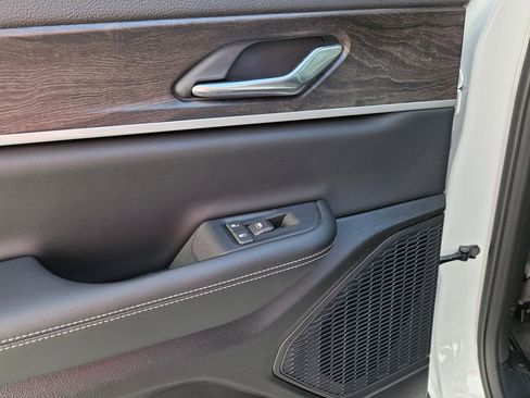 New 2026 Jeep Grand Cherokee L 4WD image 22
