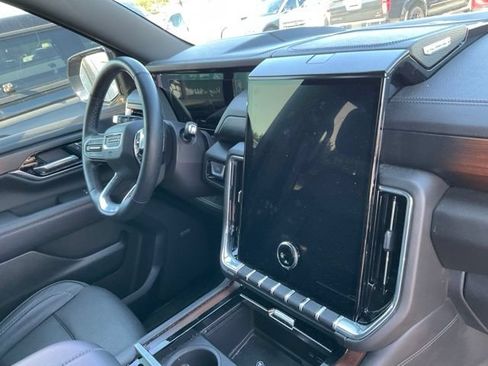 Certified 2025 GMC Yukon XL Denali w/ Sun & Power Step Package AWD/4WD image 10